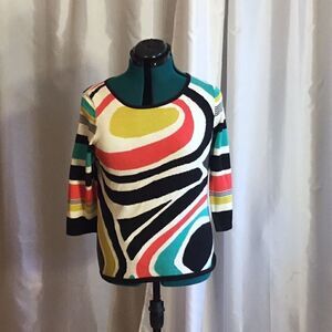 Abstract design lightweight sweater with 3/4 length sleeves in petite medium